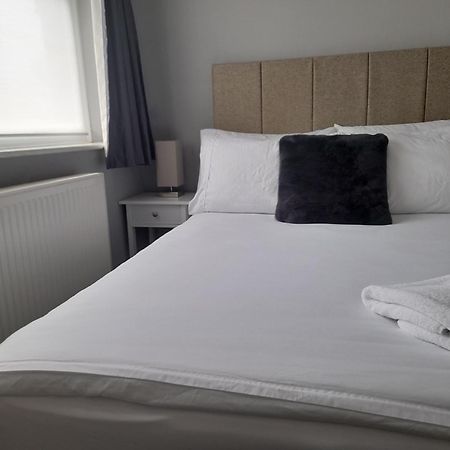 Bright 4-Bed House 15 Min To Manchester Centre Villa Buitenkant foto
