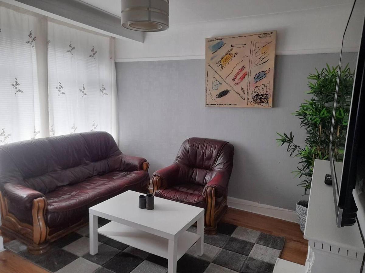Bright 4-Bed House 15 Min To Manchester Centre Villa Buitenkant foto