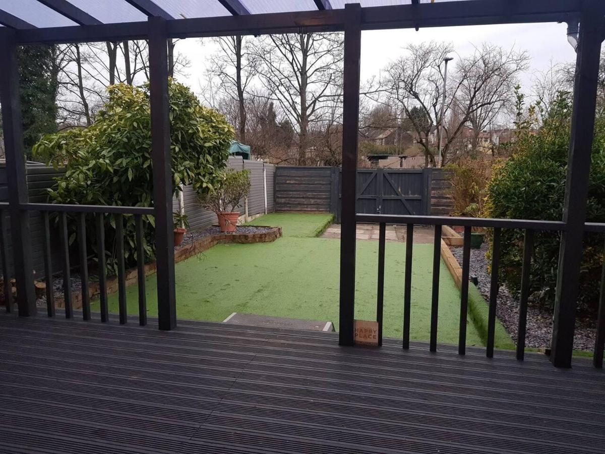 Bright 4-Bed House 15 Min To Manchester Centre Villa Buitenkant foto