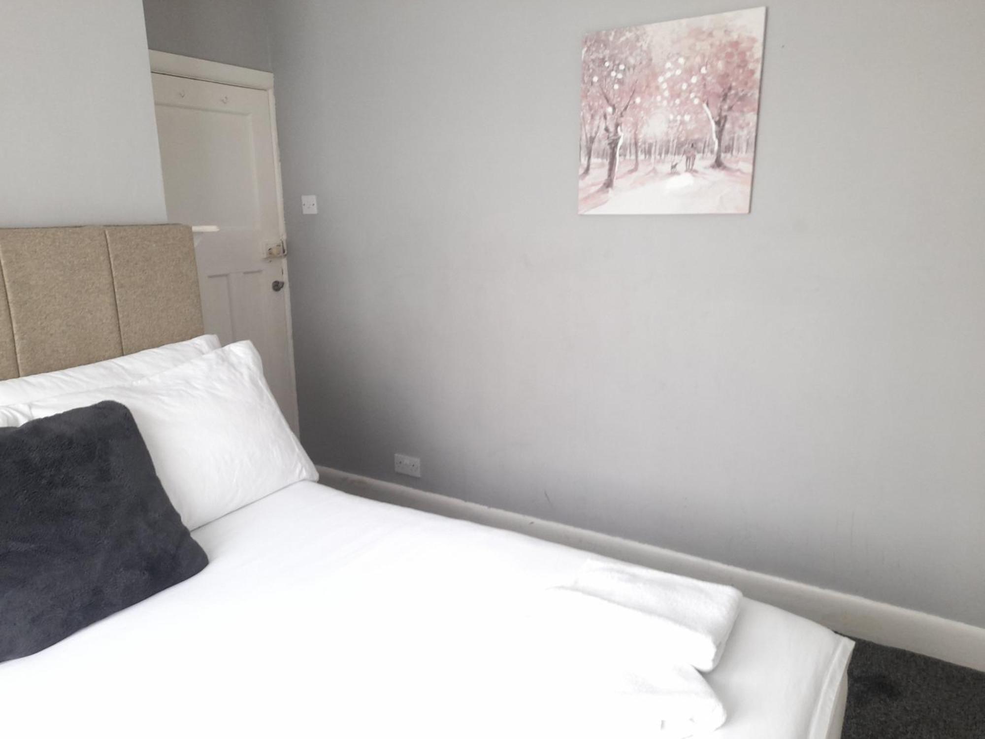 Bright 4-Bed House 15 Min To Manchester Centre Villa Buitenkant foto