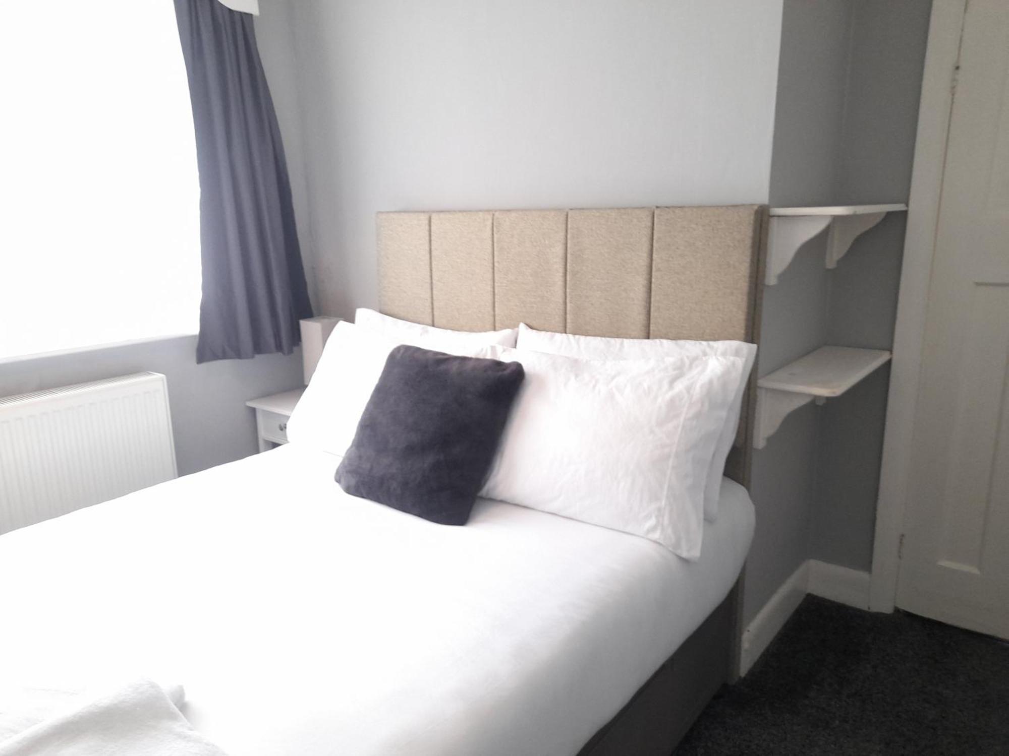 Bright 4-Bed House 15 Min To Manchester Centre Villa Buitenkant foto