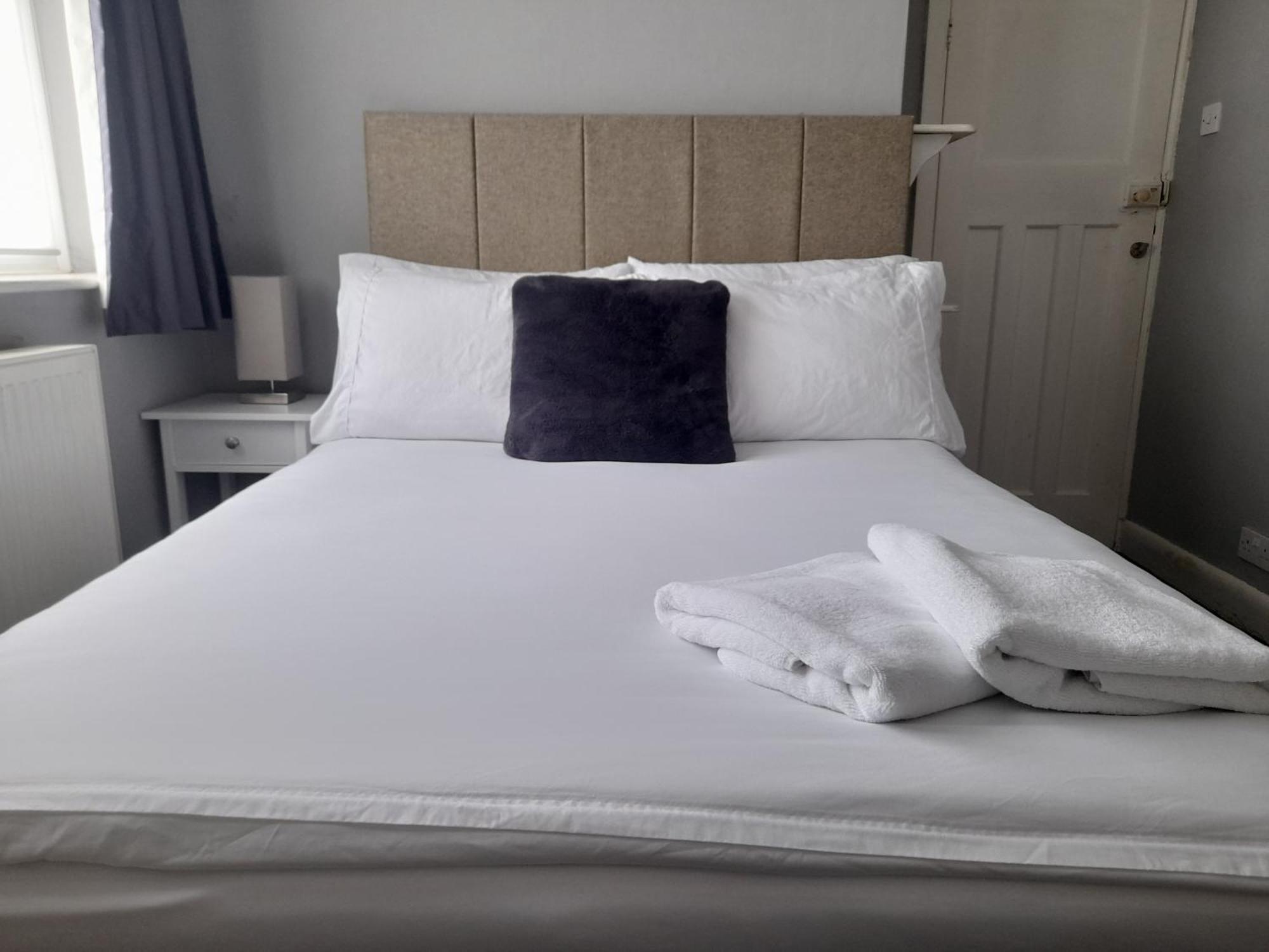 Bright 4-Bed House 15 Min To Manchester Centre Villa Buitenkant foto