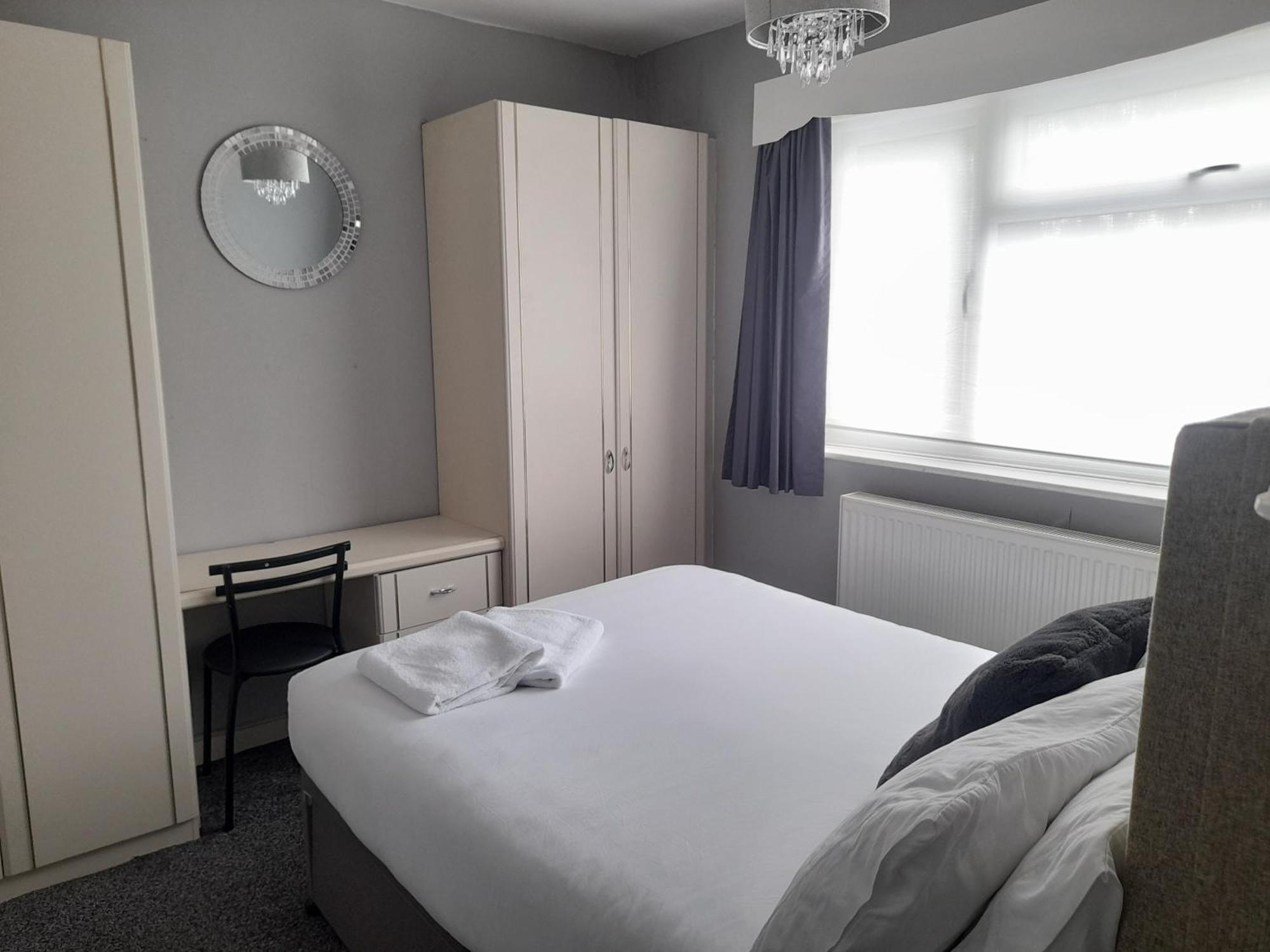 Bright 4-Bed House 15 Min To Manchester Centre Villa Buitenkant foto