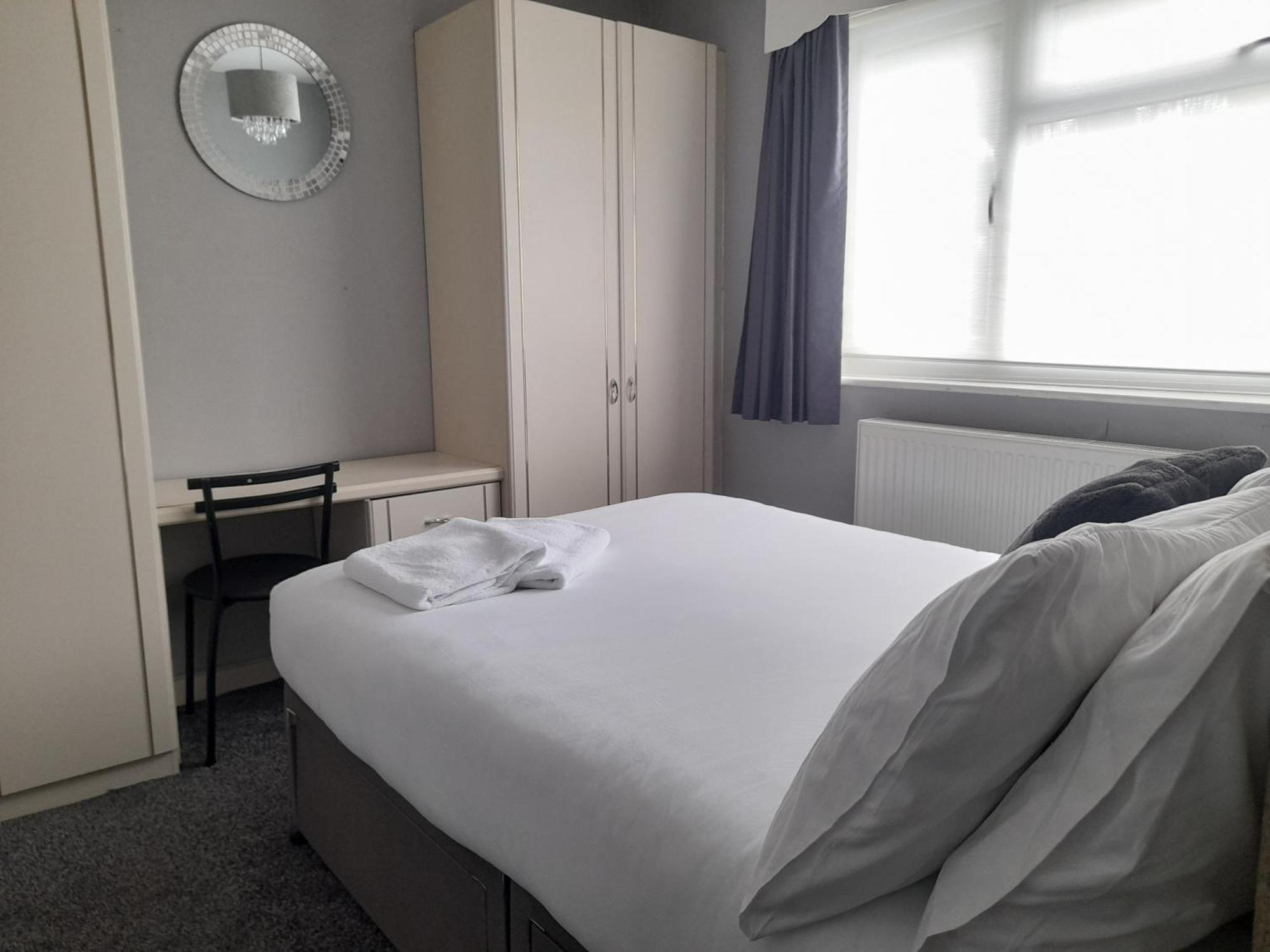 Bright 4-Bed House 15 Min To Manchester Centre Villa Buitenkant foto