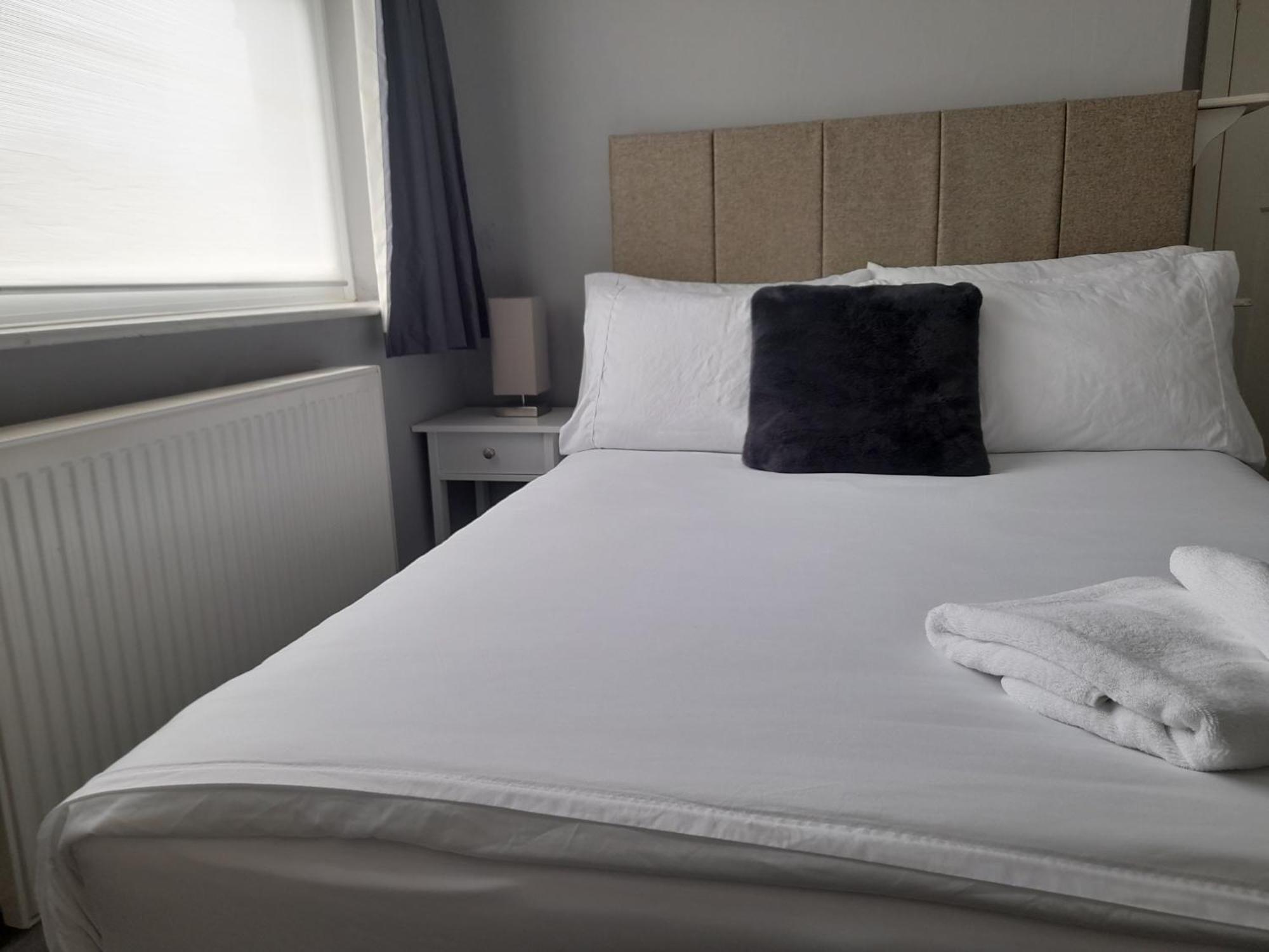 Bright 4-Bed House 15 Min To Manchester Centre Villa Buitenkant foto