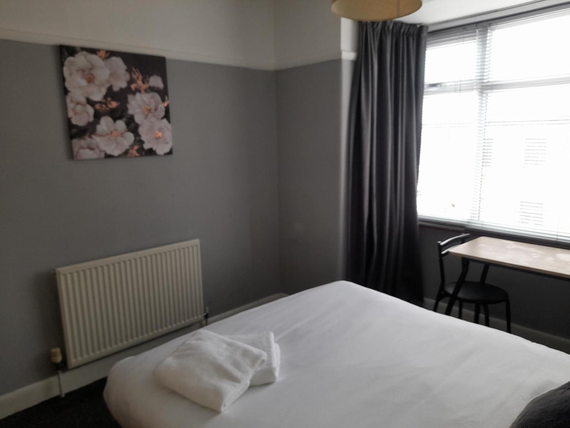 Bright 4-Bed House 15 Min To Manchester Centre Villa Buitenkant foto
