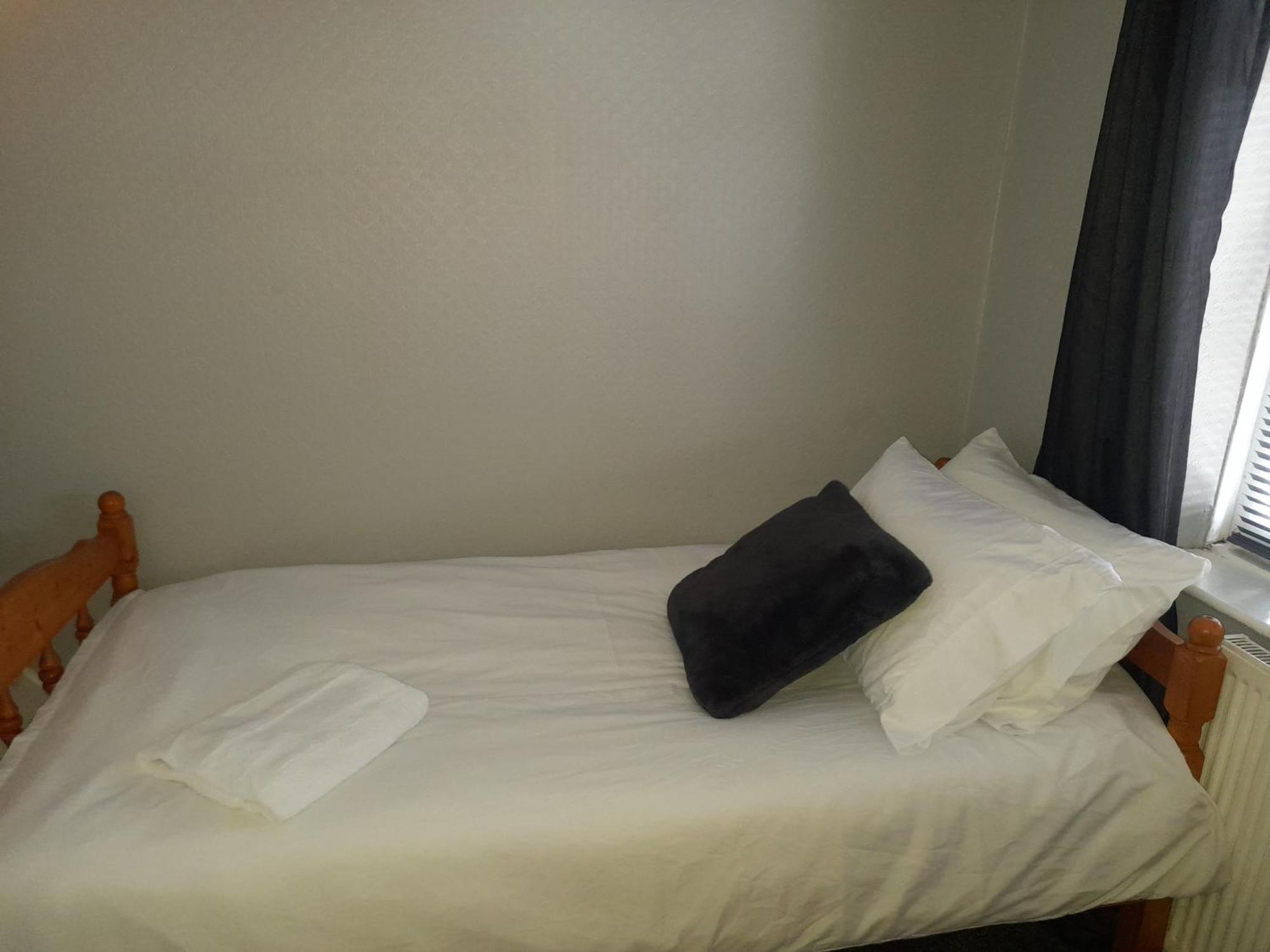 Bright 4-Bed House 15 Min To Manchester Centre Villa Buitenkant foto