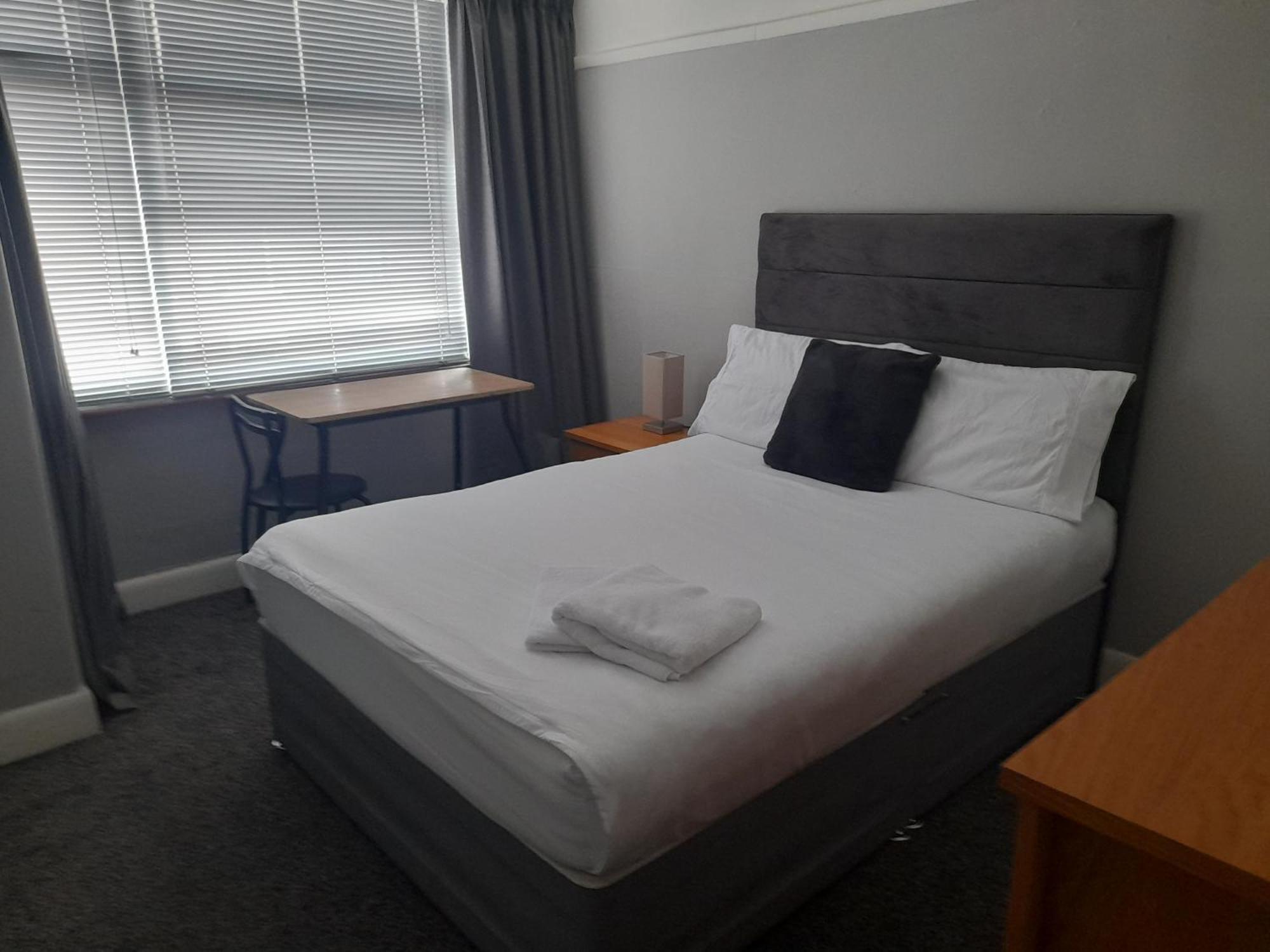 Bright 4-Bed House 15 Min To Manchester Centre Villa Buitenkant foto