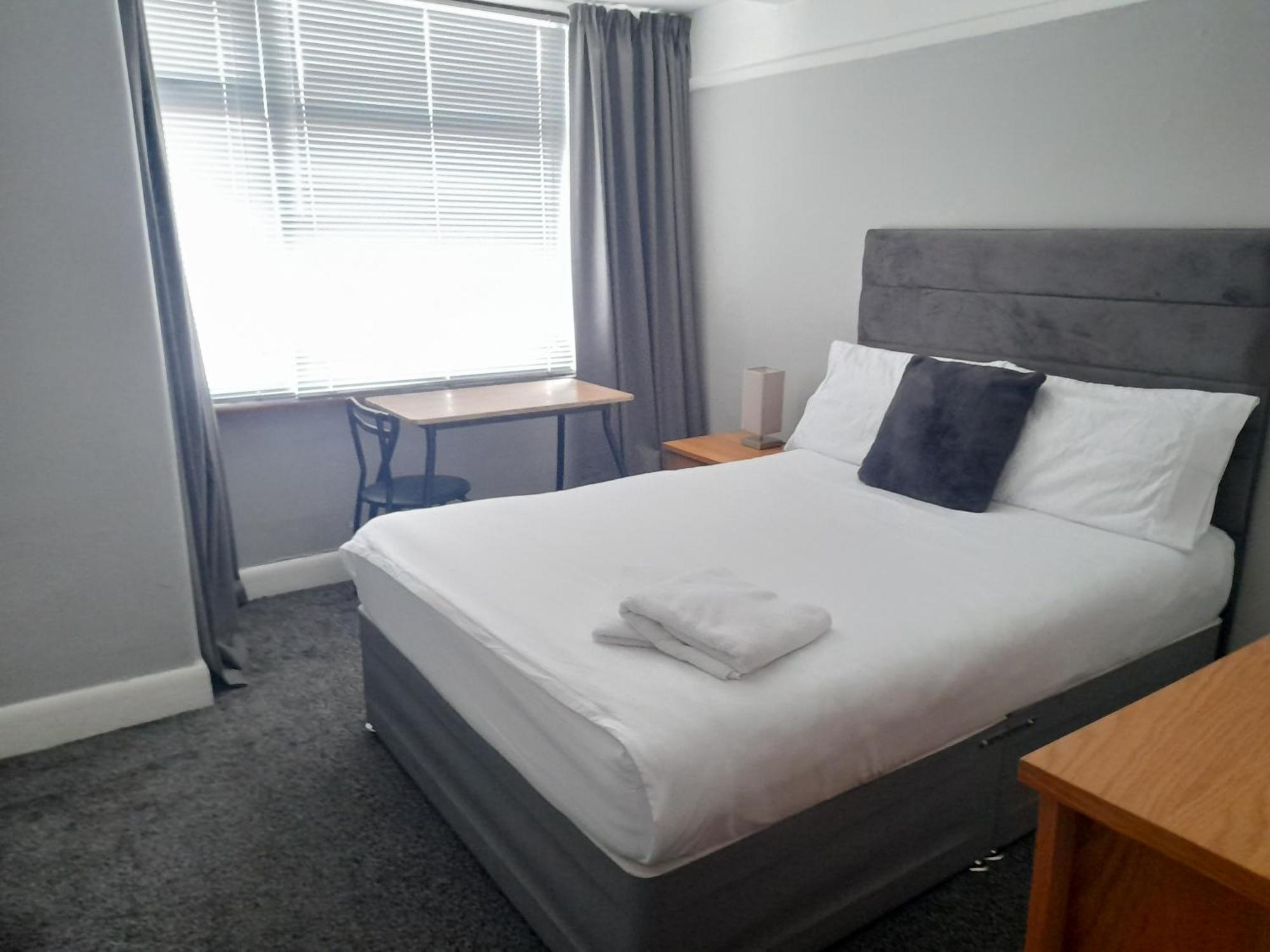 Bright 4-Bed House 15 Min To Manchester Centre Villa Buitenkant foto