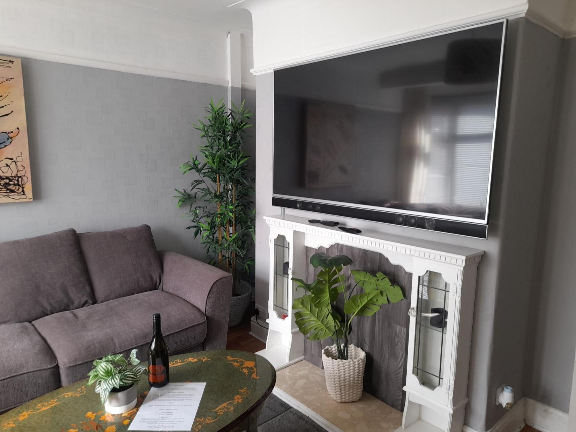 Bright 4-Bed House 15 Min To Manchester Centre Villa Buitenkant foto