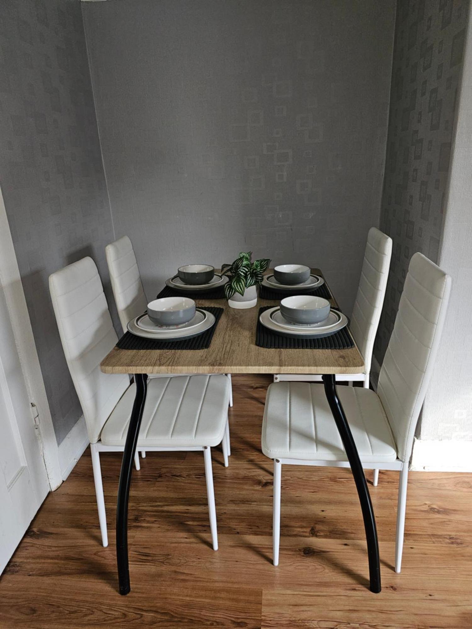 Bright 4-Bed House 15 Min To Manchester Centre Villa Buitenkant foto